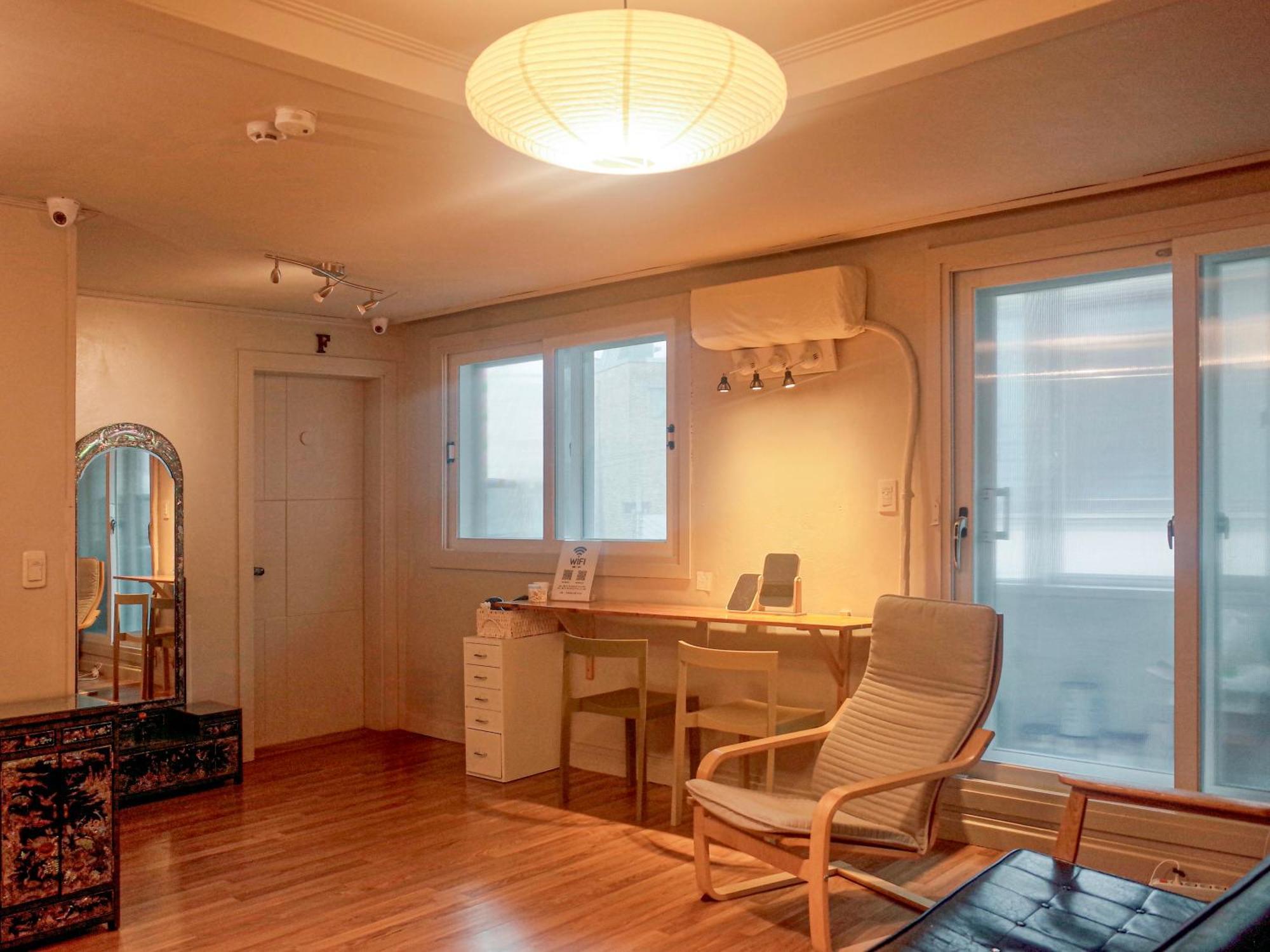 The One Hostel Hongdae In Seoul - Foreigner Only Bagian luar foto