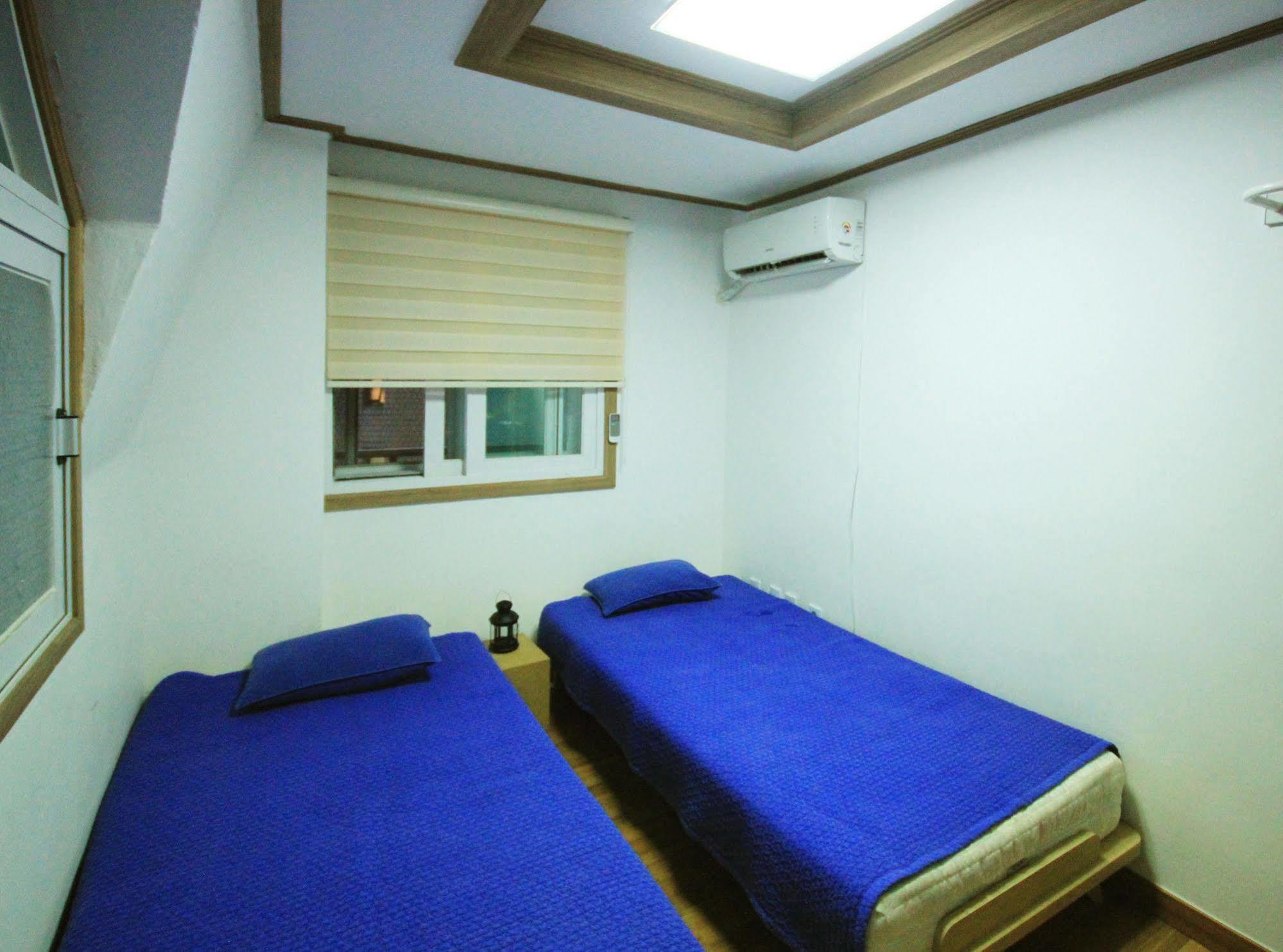 The One Hostel Hongdae In Seoul - Foreigner Only Bagian luar foto